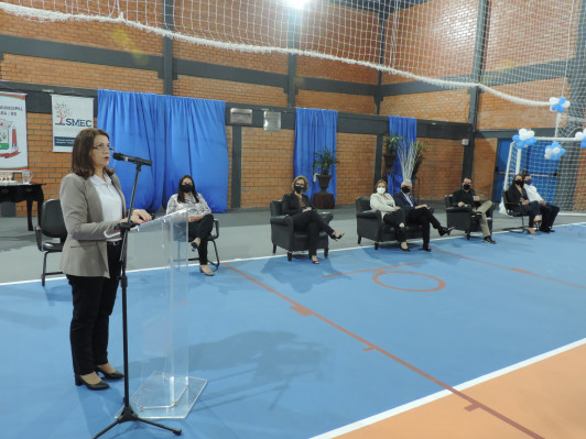Investimento superior a R$ 600 mil propicia entrega de Ginásio a Escola Municipal