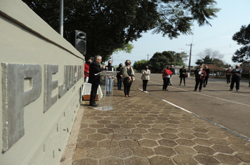 Foto - Ato de abertura da Semana da Pátria homenageia pracinhas e Grupo Girassol