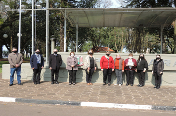 Foto - Ato de abertura da Semana da Pátria homenageia pracinhas e Grupo Girassol