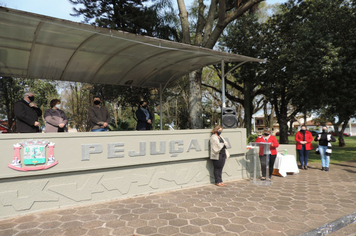 Foto - Ato de abertura da Semana da Pátria homenageia pracinhas e Grupo Girassol