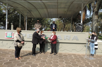 Foto - Ato de abertura da Semana da Pátria homenageia pracinhas e Grupo Girassol