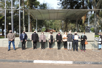 Foto - Ato de abertura da Semana da Pátria homenageia pracinhas e Grupo Girassol