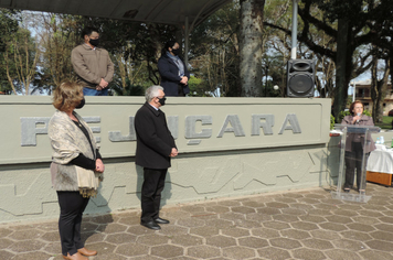 Foto - Ato de abertura da Semana da Pátria homenageia pracinhas e Grupo Girassol