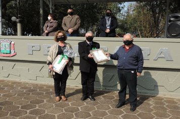 Foto - Ato de abertura da Semana da Pátria homenageia pracinhas e Grupo Girassol