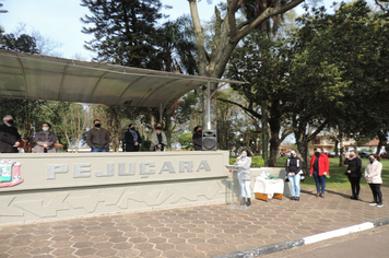 Foto - Ato de abertura da Semana da Pátria homenageia pracinhas e Grupo Girassol