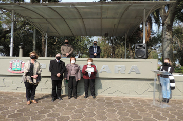 Foto - Ato de abertura da Semana da Pátria homenageia pracinhas e Grupo Girassol
