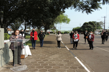 Foto - Ato de abertura da Semana da Pátria homenageia pracinhas e Grupo Girassol