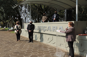 Foto - Ato de abertura da Semana da Pátria homenageia pracinhas e Grupo Girassol