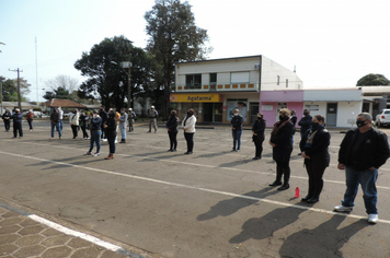 Foto - Ato de abertura da Semana da Pátria homenageia pracinhas e Grupo Girassol