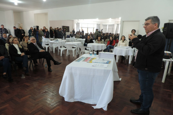 Foto - Ato marca entrega de 34 casas aos beneficiários do loteamento Caminho das Palmeiras