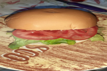 Foto - “Drive-Tru” da saudade marca 7ª etapa de entrega de material didático da Escola Municipal