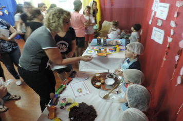 Foto - Emei realiza 1ª Feira de pequenos artistas e grandes cientistas