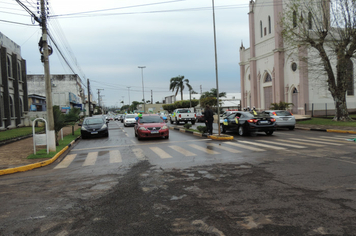 Foto - Homenagem a Pátria em Drive Thru Cívica tem boa participação