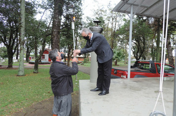 Foto - Homenagem a Pátria em Drive Thru Cívica tem boa participação
