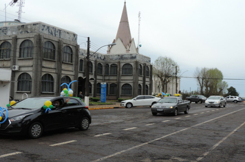 Foto - Homenagem a Pátria em Drive Thru Cívica tem boa participação