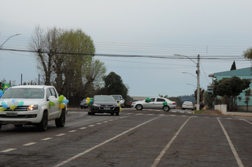 Foto - Homenagem a Pátria em Drive Thru Cívica tem boa participação