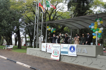 Foto - Homenagem a Pátria em Drive Thru Cívica tem boa participação