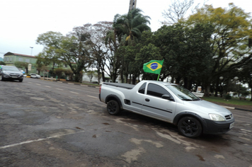 Foto - Homenagem a Pátria em Drive Thru Cívica tem boa participação
