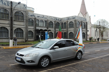 Foto - Homenagem a Pátria em Drive Thru Cívica tem boa participação