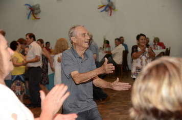 Foto - Idosos de Pejuçara confraternizam e celebram o réveillon