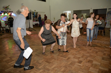 Foto - Idosos de Pejuçara confraternizam e celebram o réveillon