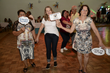 Foto - Idosos de Pejuçara confraternizam e celebram o réveillon