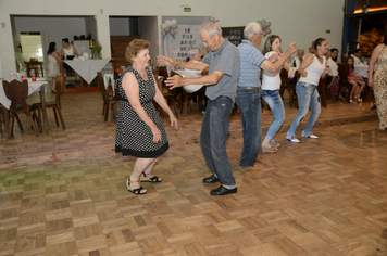 Foto - Idosos de Pejuçara confraternizam e celebram o réveillon