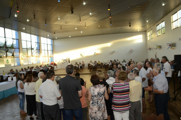 Foto - Idosos de Pejuçara confraternizam e celebram o réveillon