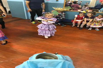 Foto - Muita festança no arraiá da EMEI Maria Schuster