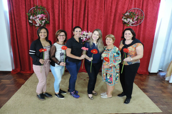 Foto - Mulheres são homenageadas pela administração em worckshop motivacional