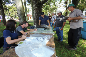 Foto - Pejuçara realiza Feira do Peixe vivo na praça