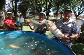 Foto - Pejuçara realiza Feira do Peixe vivo na praça