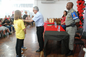 Foto - Prefeito participa de formatura do Proerd