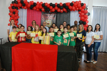 Foto - Prefeito participa de formatura do Proerd