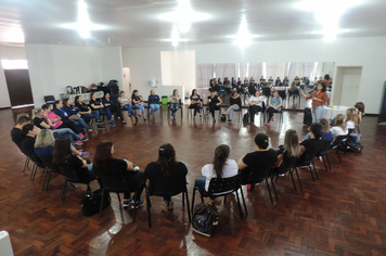 Foto - Professores têm dia de estudos sobre a BNCC