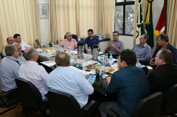 Foto - Reunião da Amuplam tem presença do presidente da Emater.