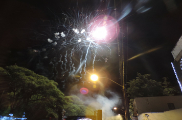 Foto - Show e fogos de artificio para marcar a chegada do Papai Noel