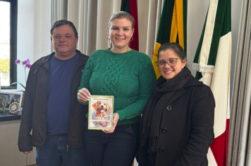 Cartilha educativa sobre bem-estar animal é entregue à Prefeitura de Pejuçara