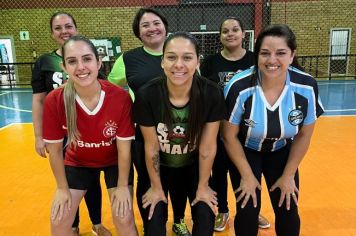 Bola na Rede encerra atividades de 2024 com várias partidas no Ginásio Municipal