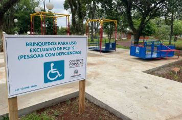 Espaço com brinquedos adaptados