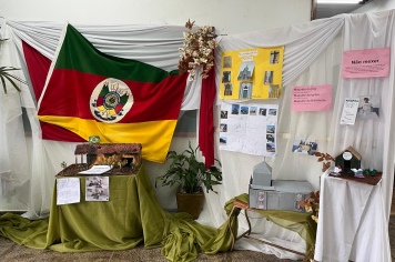 Centro Administrativo exibe trabalhos de alunos da Escola Municipal Pejuçara