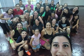 Hoje é dia de aula de dança