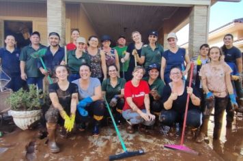 Voluntários de Pejuçara viajam até Muçum e Roca Salles para levar doações e auxiliar nos trabalhos de limpeza