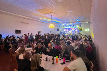 Baile da APAE anima comunidade pejuçarense com a Banda Passarela