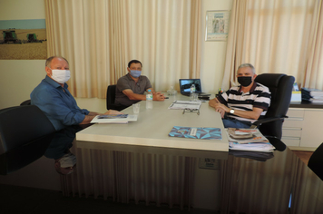 Prefeito recebe presidente da Amuplam