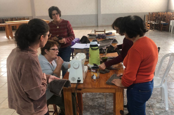 NAAB promove oficina de chinelufas na comunidade de Santo Antônio