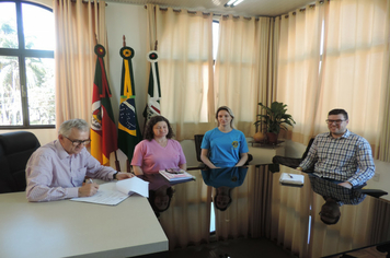 Prefeito concede Declaração de Utilidade Pública à duas entidades de Pejuçara