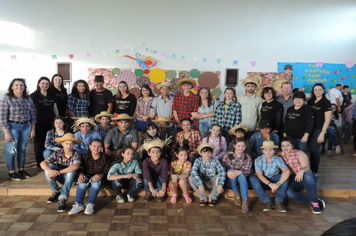 Escola Municipal Pejuçara promove festa junina 