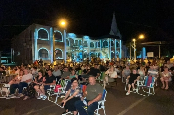 Abertura do Natal Encantado 2025 reúne grande público na Praça Central