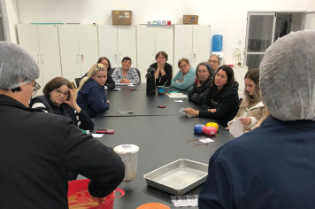 Atividade Nutricional reúne grupo Psicoterapia 2 no Anexo da Secretaria Municipal Saúde 